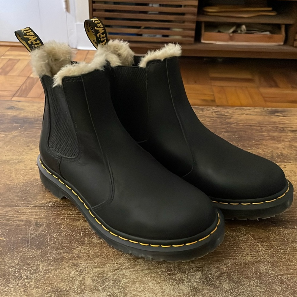 Dr. Martens 2976 WOMEN'S FAUX FUR LINED CHELSEA BOOTS